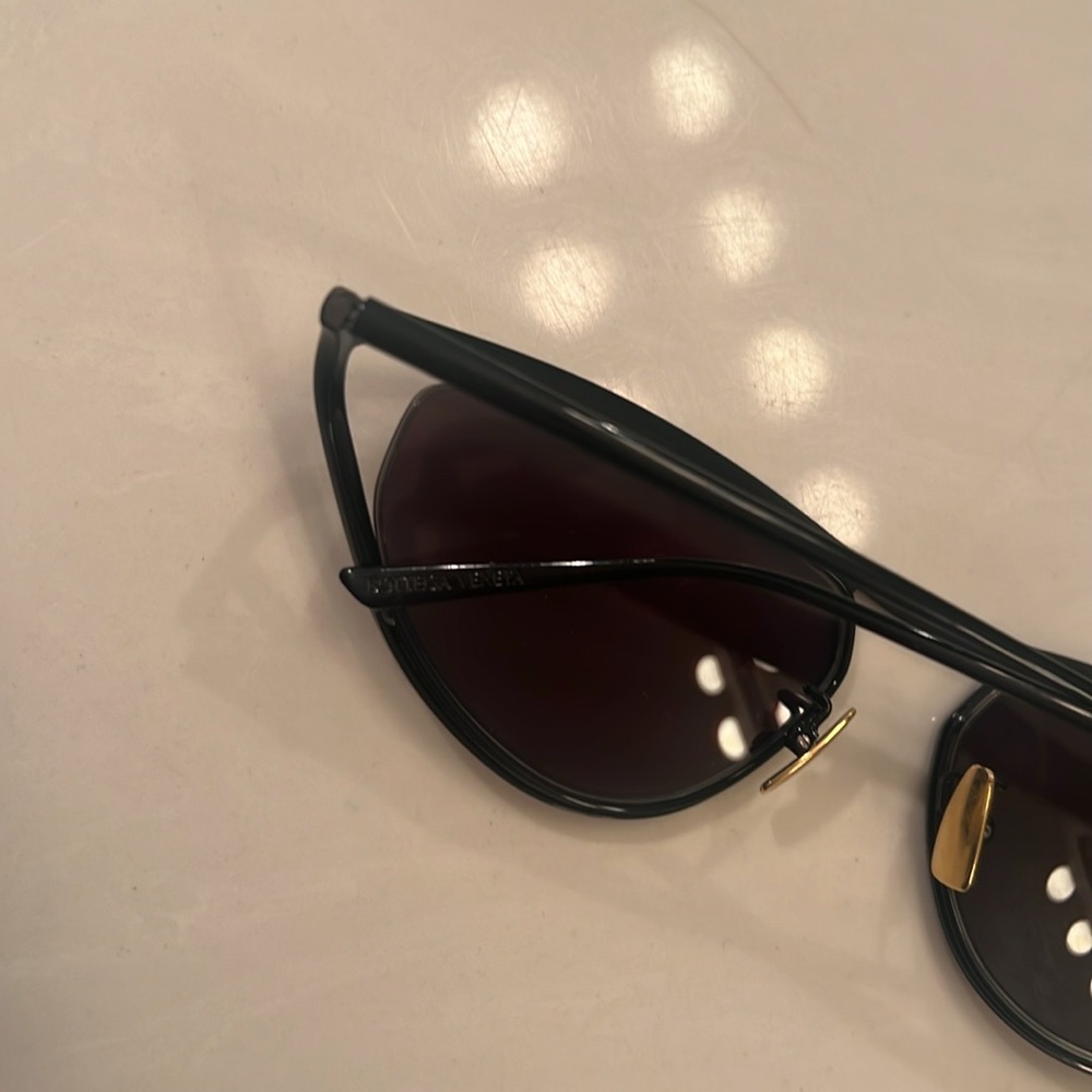 Bottega Veneta sunglasses- worn once - Picture 7 of 8